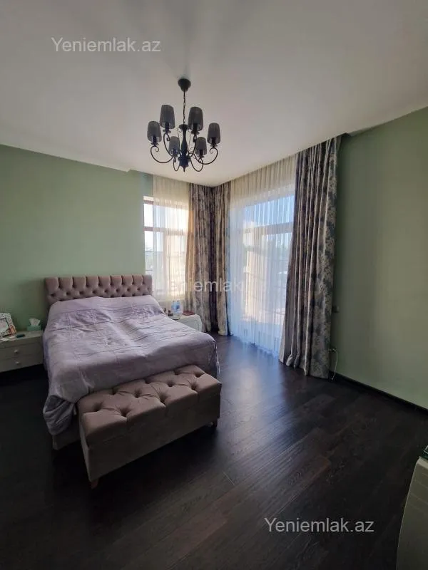 Satılır 4 otaqlı həyət evi 280 m²