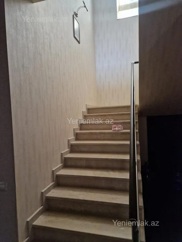 Satılır 4 otaqlı həyət evi 280 m²