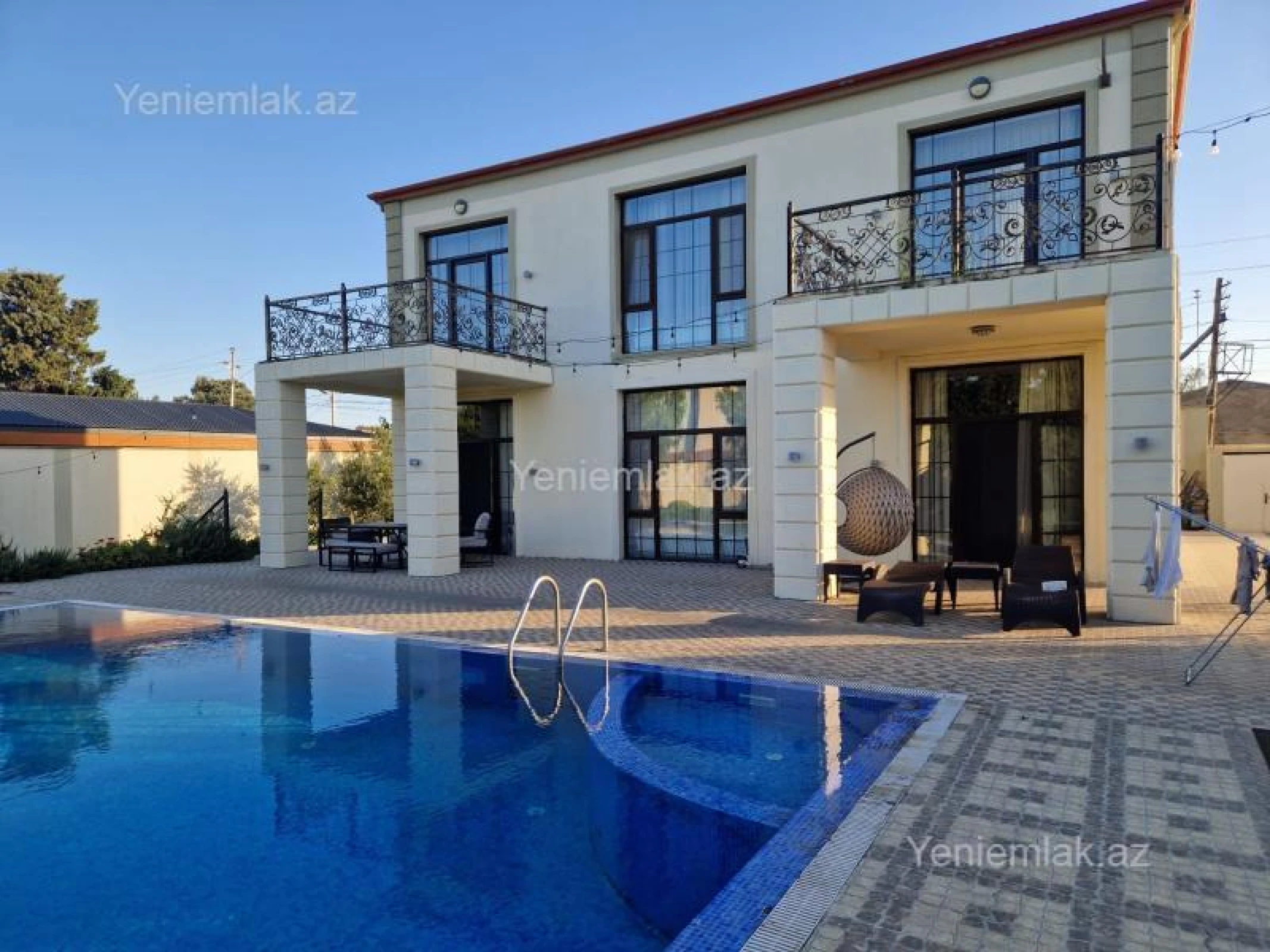 Satılır 4 otaqlı həyət evi 280 m²