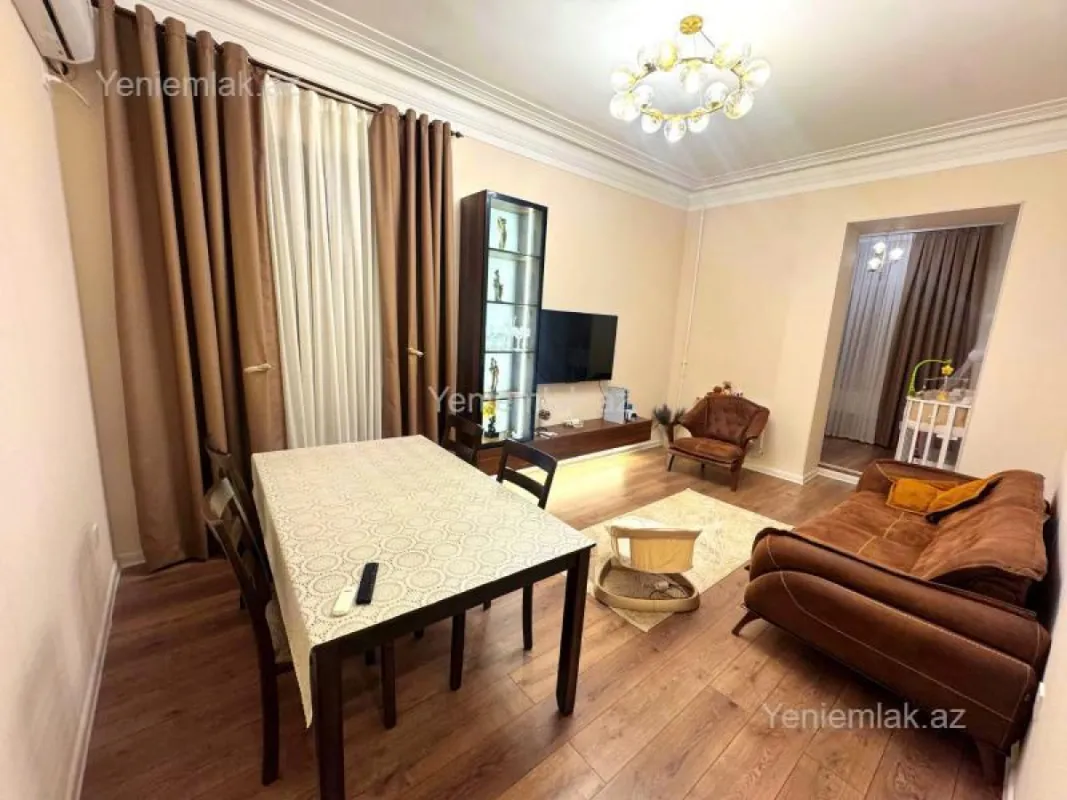 Satılır 2 otaqlı köhnə tikili 65.5 m²