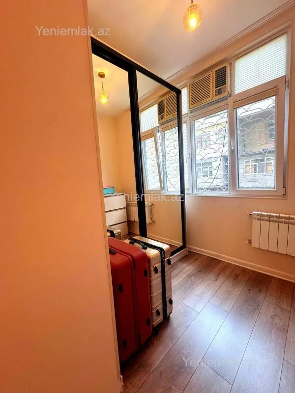 Satılır 2 otaqlı köhnə tikili 65.5 m²