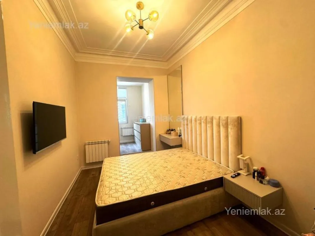 Satılır 2 otaqlı köhnə tikili 65.5 m²