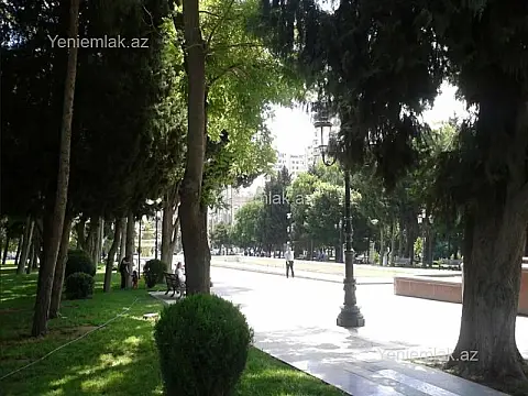 Satılır 2 otaqlı köhnə tikili 65.5 m²