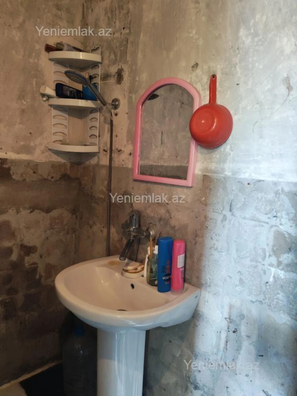 Satılır 3 otaqlı köhnə tikili 68 m²