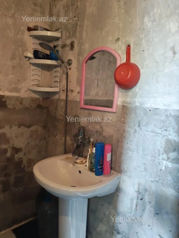 Satılır 3 otaqlı köhnə tikili 68 m²