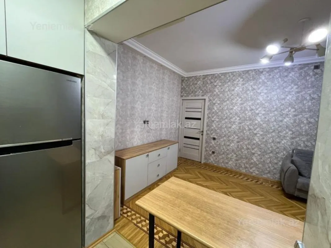 Satılır 2 otaqlı köhnə tikili 70 m²