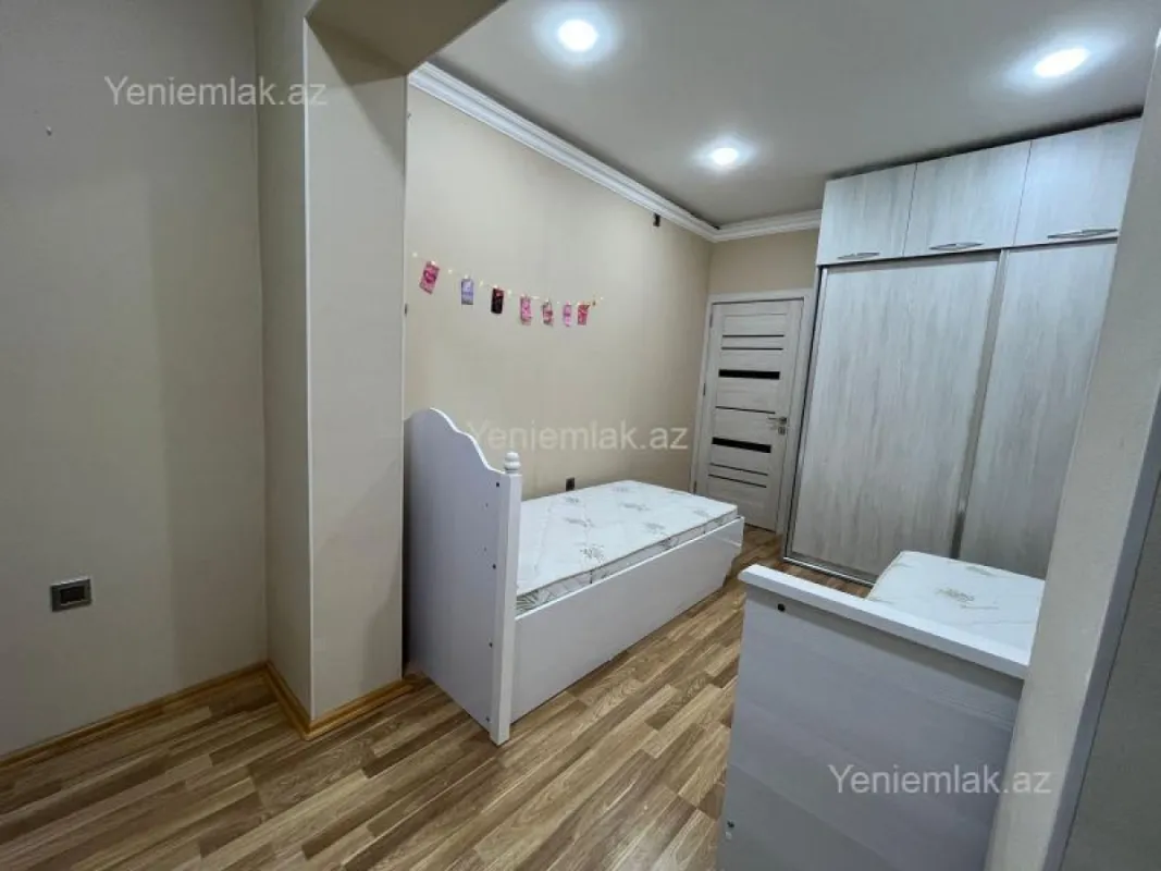Satılır 2 otaqlı köhnə tikili 70 m²