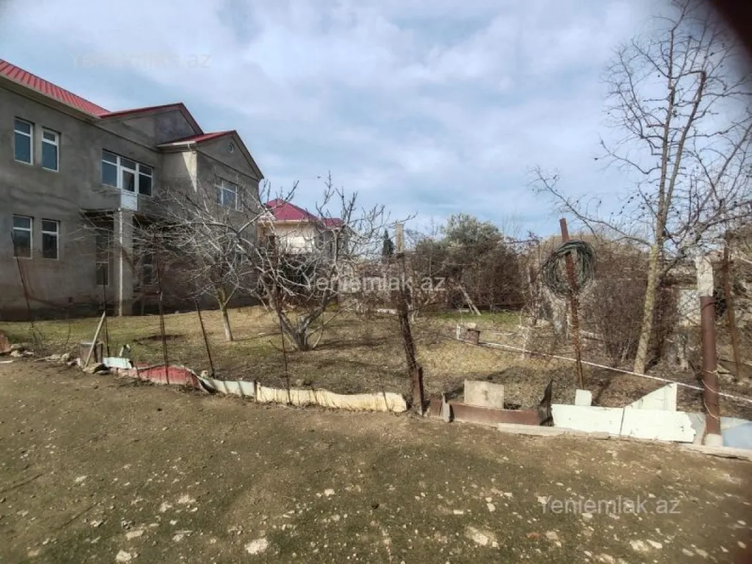 Satılır 6 otaqlı həyət evi 250 m²