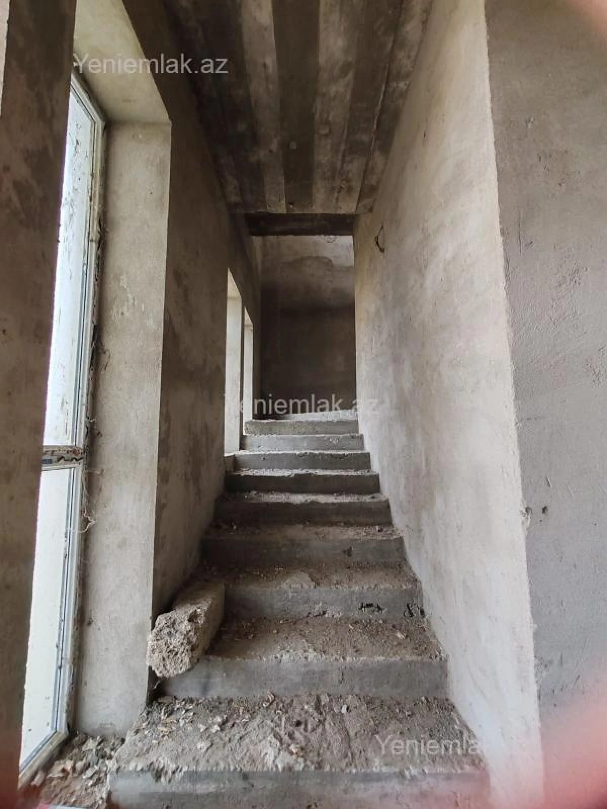 Satılır 6 otaqlı həyət evi 250 m²