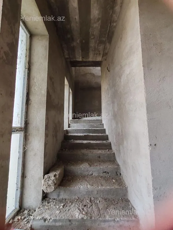 Satılır 6 otaqlı həyət evi 250 m²