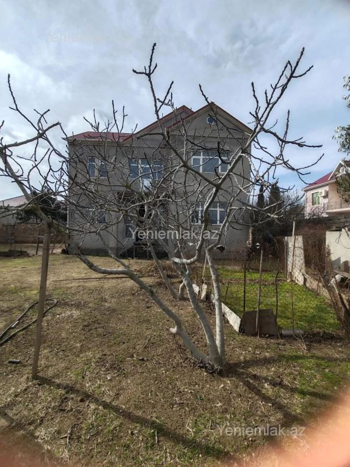 Satılır 6 otaqlı həyət evi 250 m²