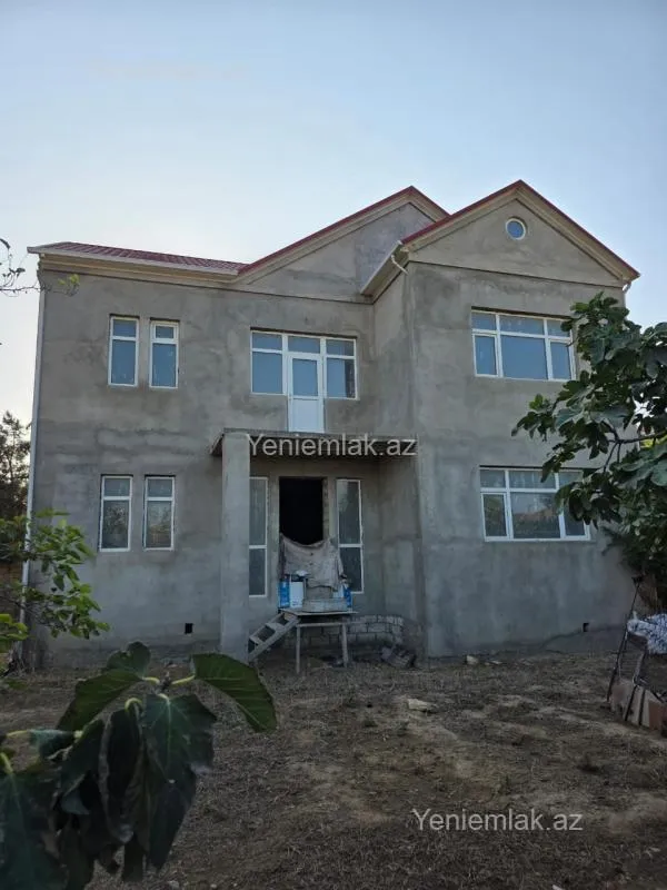 Satılır 6 otaqlı həyət evi 250 m²