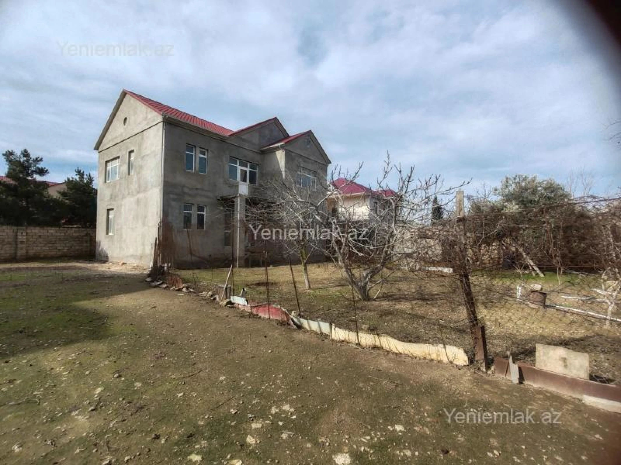 Satılır 6 otaqlı həyət evi 250 m²