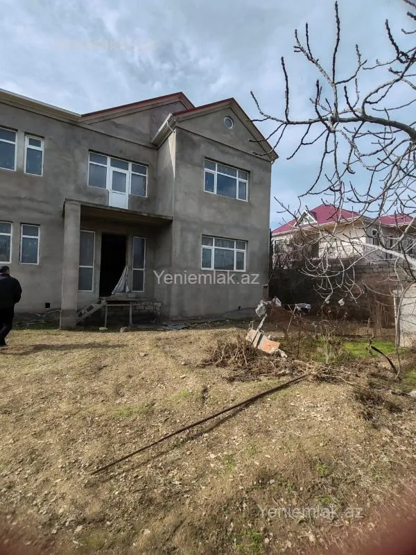 Satılır 6 otaqlı həyət evi 250 m²