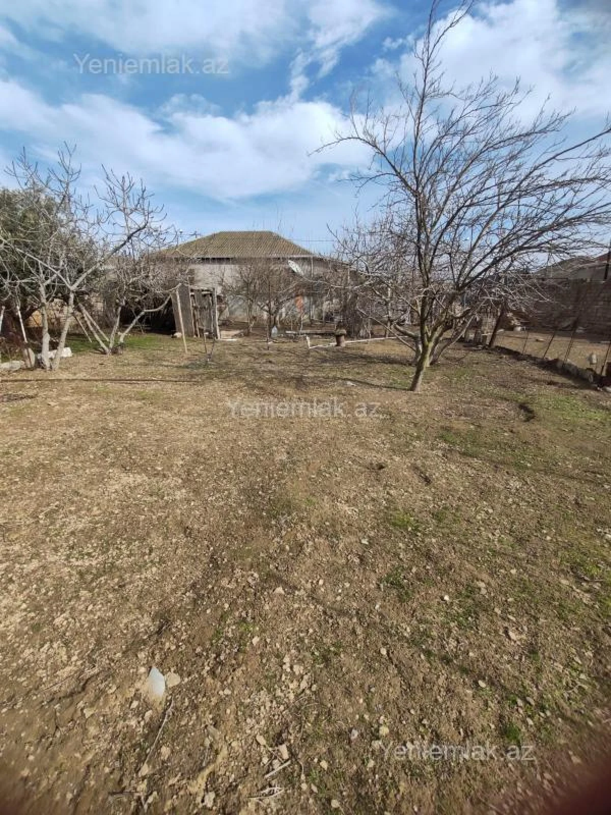 Satılır 6 otaqlı həyət evi 250 m²