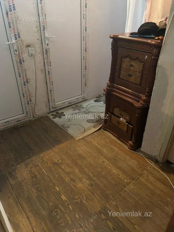 Satılır 2 otaqlı köhnə tikili 50 m²