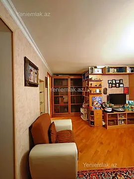 Satılır 2 otaqlı köhnə tikili 61 m²