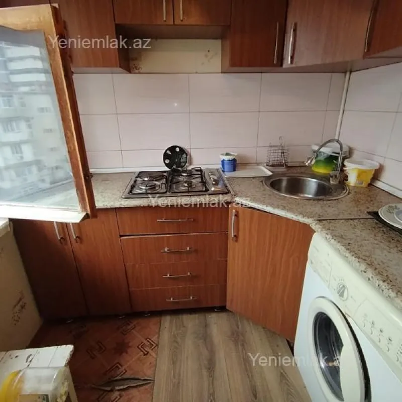 Satılır 3 otaqlı köhnə tikili 80 m²