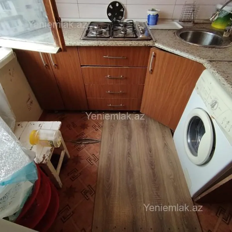 Satılır 3 otaqlı köhnə tikili 80 m²