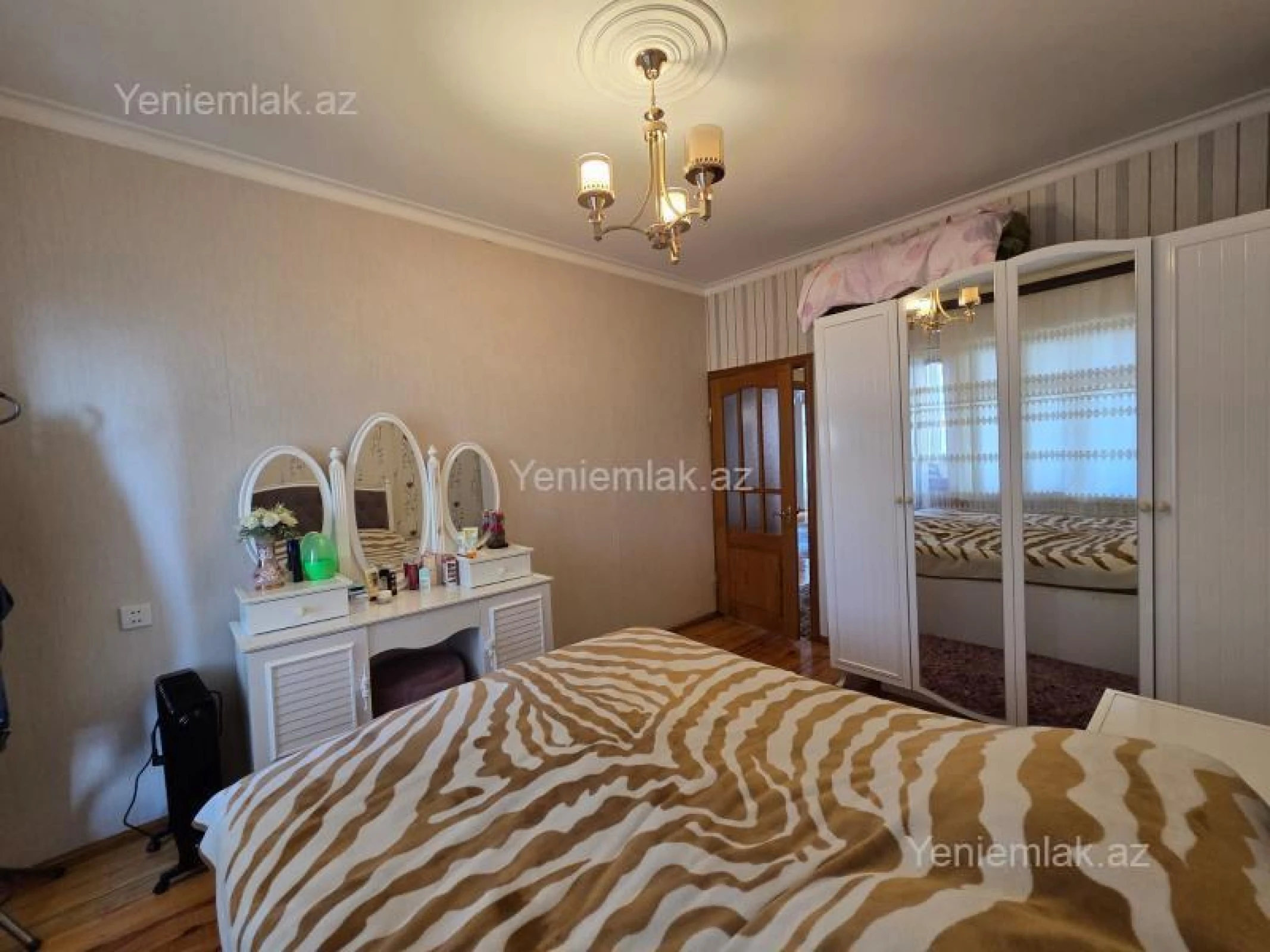 Satılır 3 otaqlı köhnə tikili 100 m²