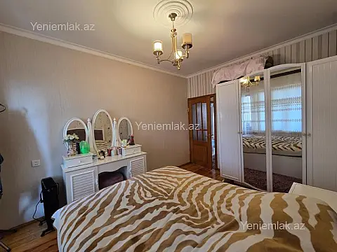 Satılır 3 otaqlı köhnə tikili 100 m²