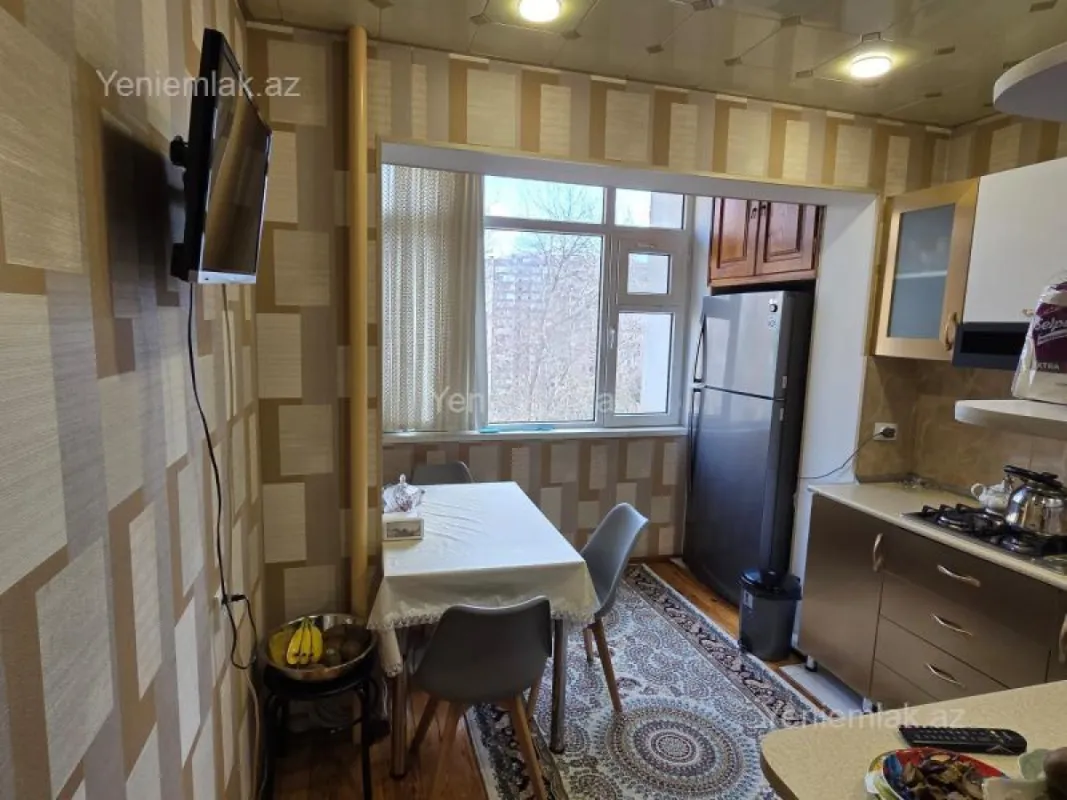 Satılır 3 otaqlı köhnə tikili 100 m²
