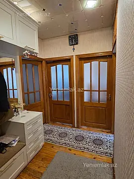 Satılır 3 otaqlı köhnə tikili 100 m²