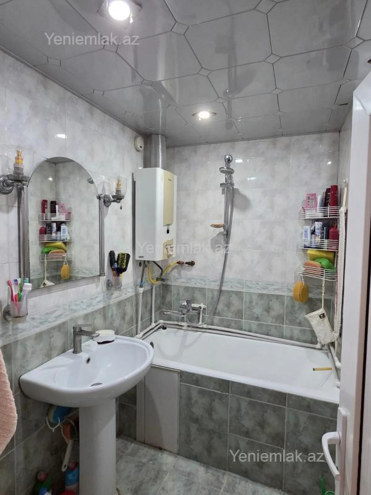 Satılır 3 otaqlı köhnə tikili 100 m²