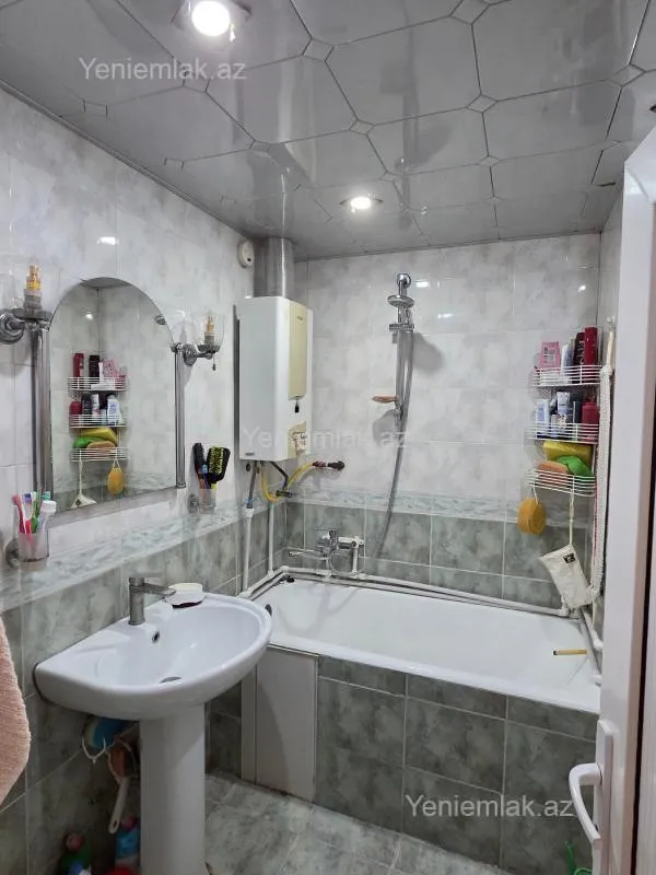 Satılır 3 otaqlı köhnə tikili 100 m²
