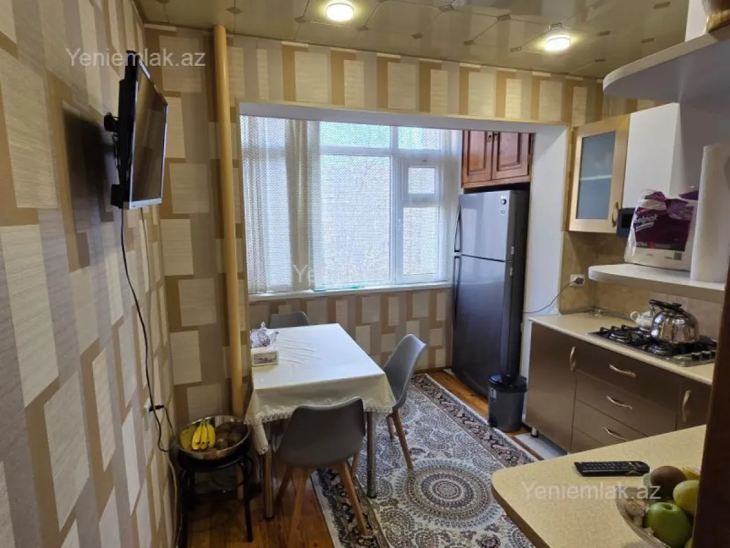 Satılır 3 otaqlı köhnə tikili 100 m²