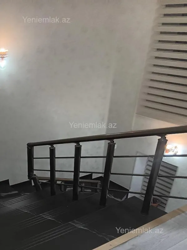 Satılır 4 otaqlı həyət evi 180 m²