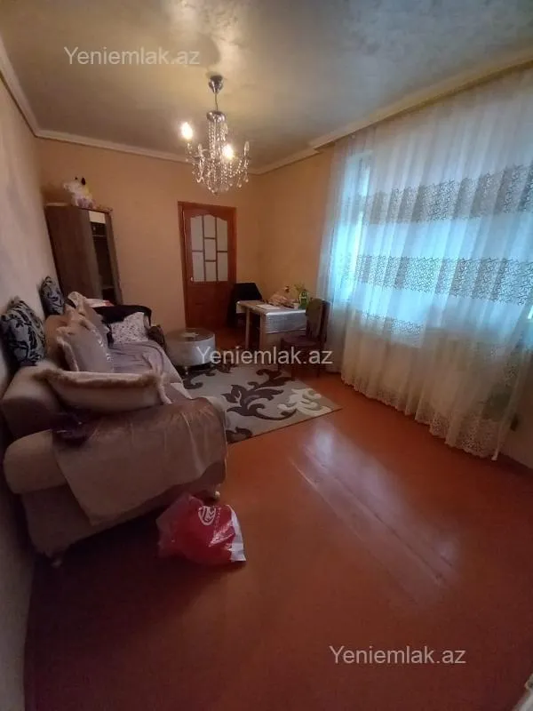 Satılır 2 otaqlı köhnə tikili 56 m²