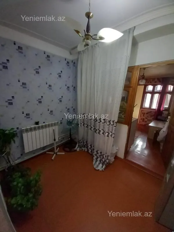Satılır 2 otaqlı köhnə tikili 56 m²