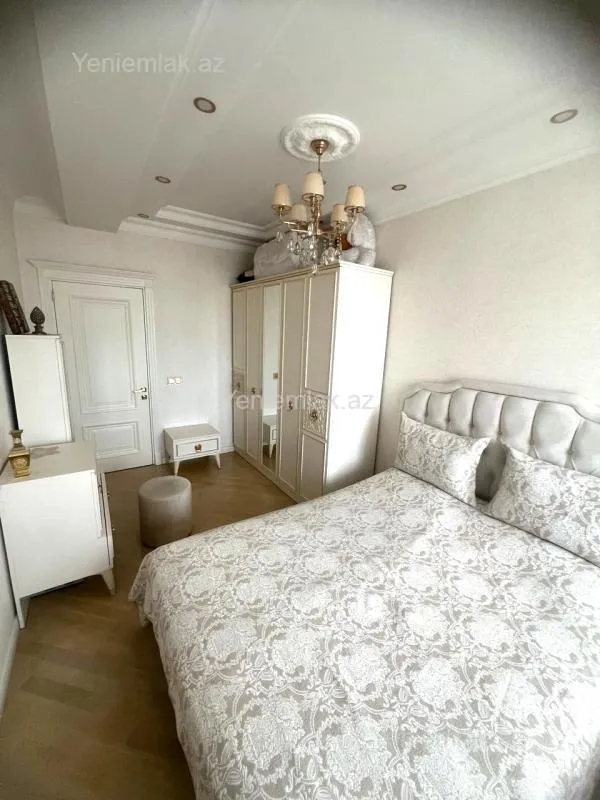 Satılır 3 otaqlı yeni tikili 90 m²