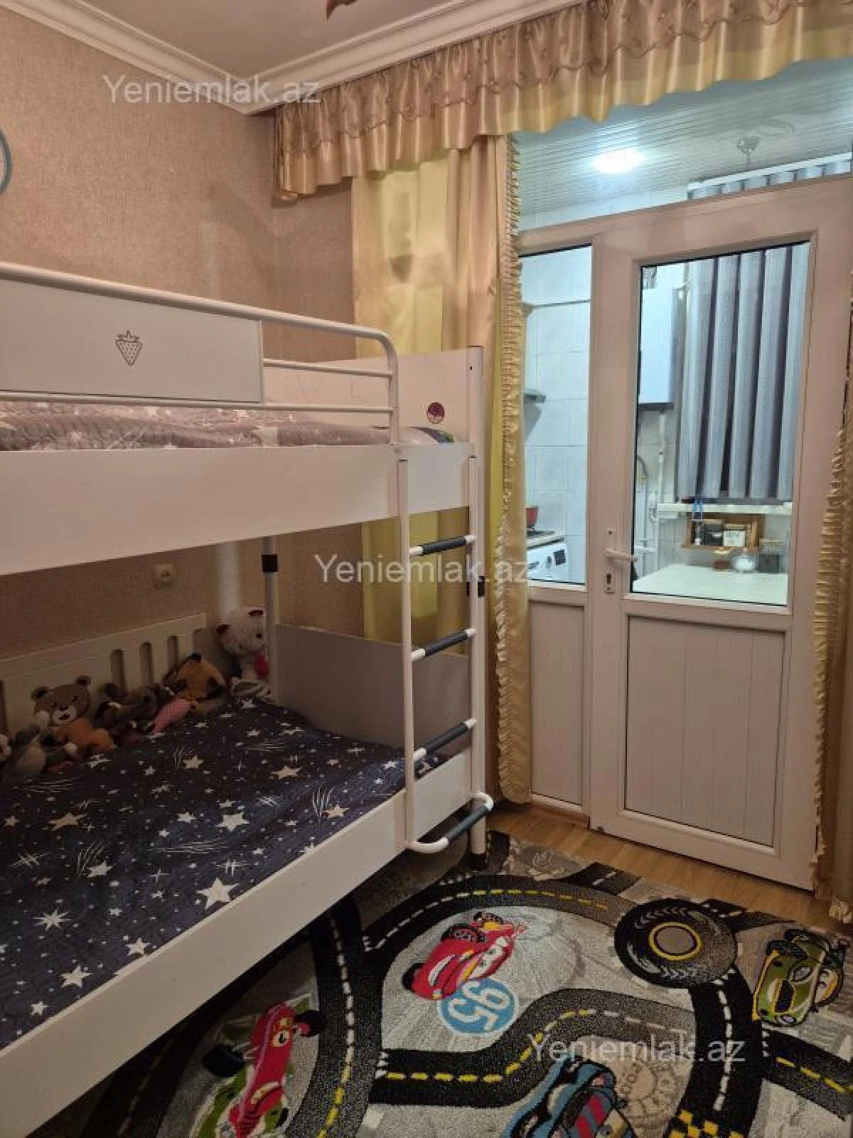 Satılır 2 otaqlı köhnə tikili 52 m²