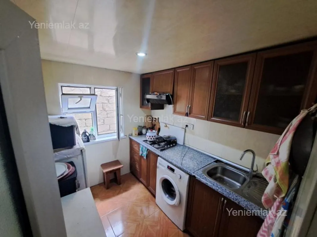 Satılır 5 otaqlı həyət evi 180 m²