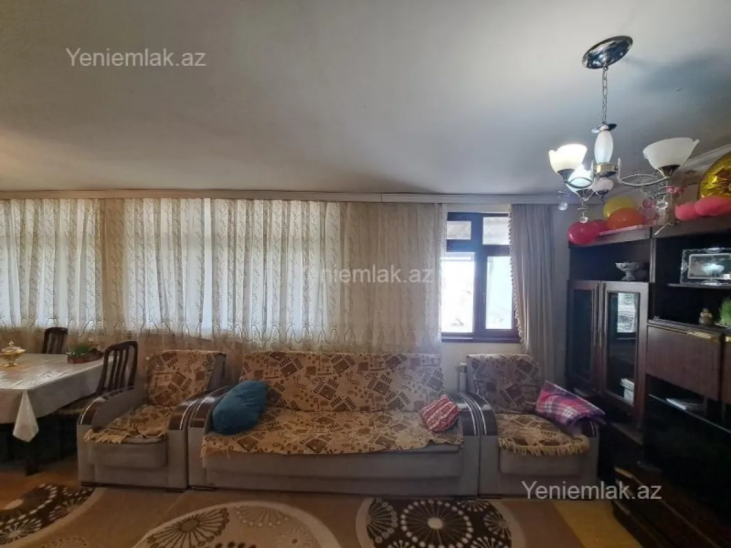 Satılır 5 otaqlı həyət evi 180 m²