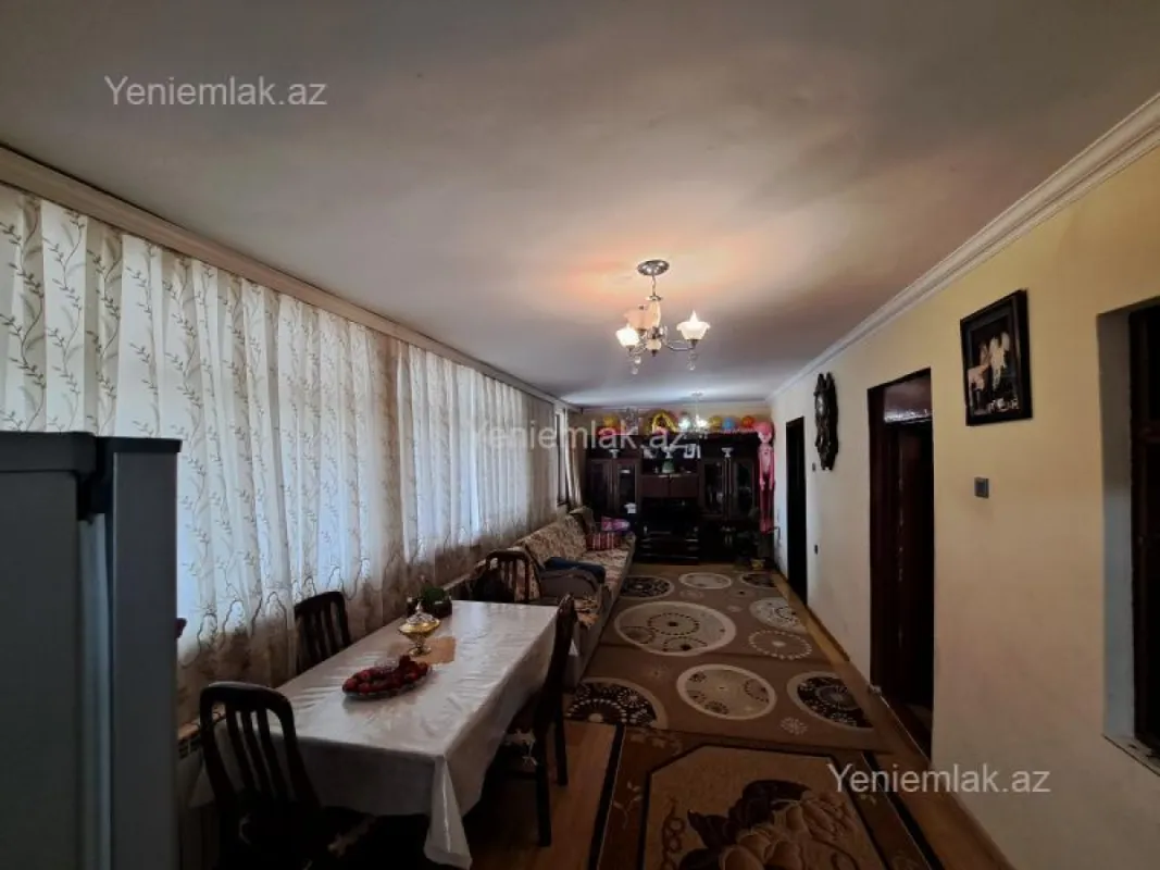 Satılır 5 otaqlı həyət evi 180 m²