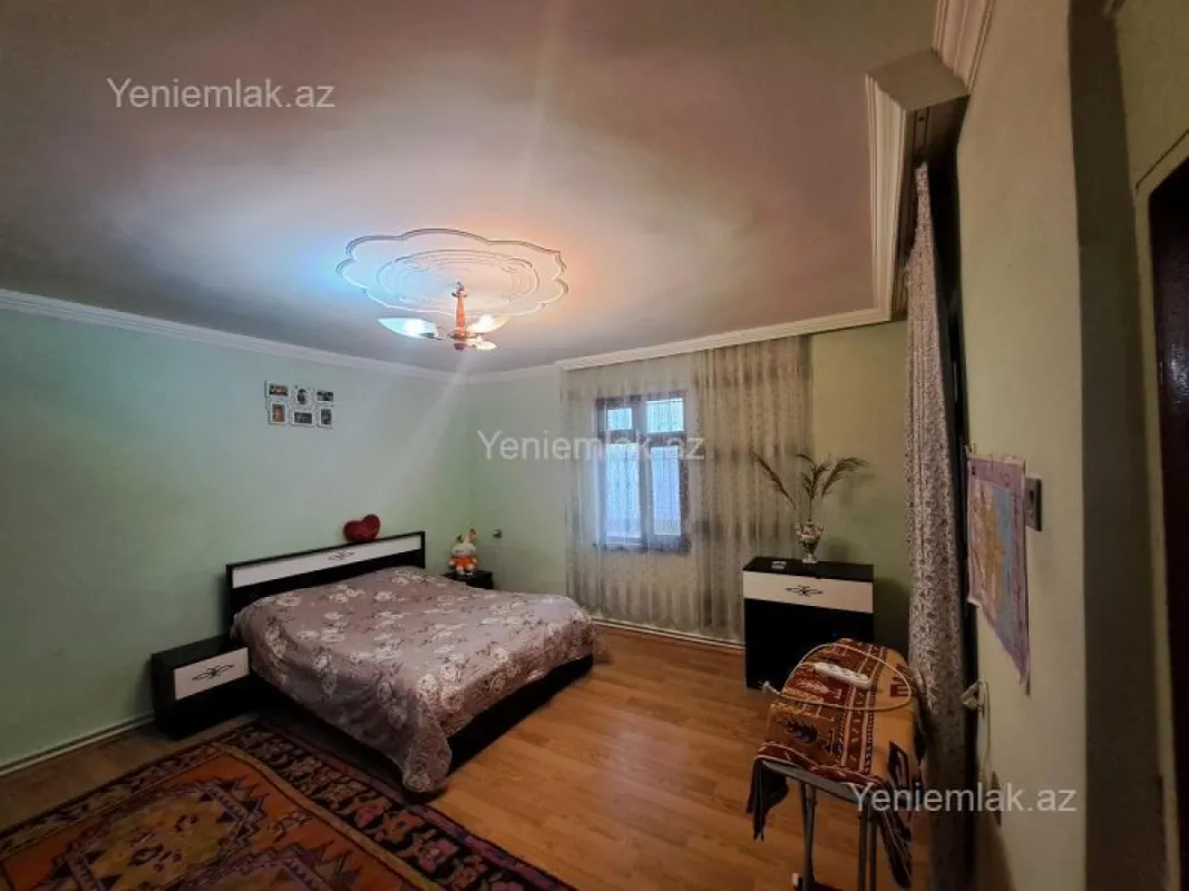 Satılır 5 otaqlı həyət evi 180 m²