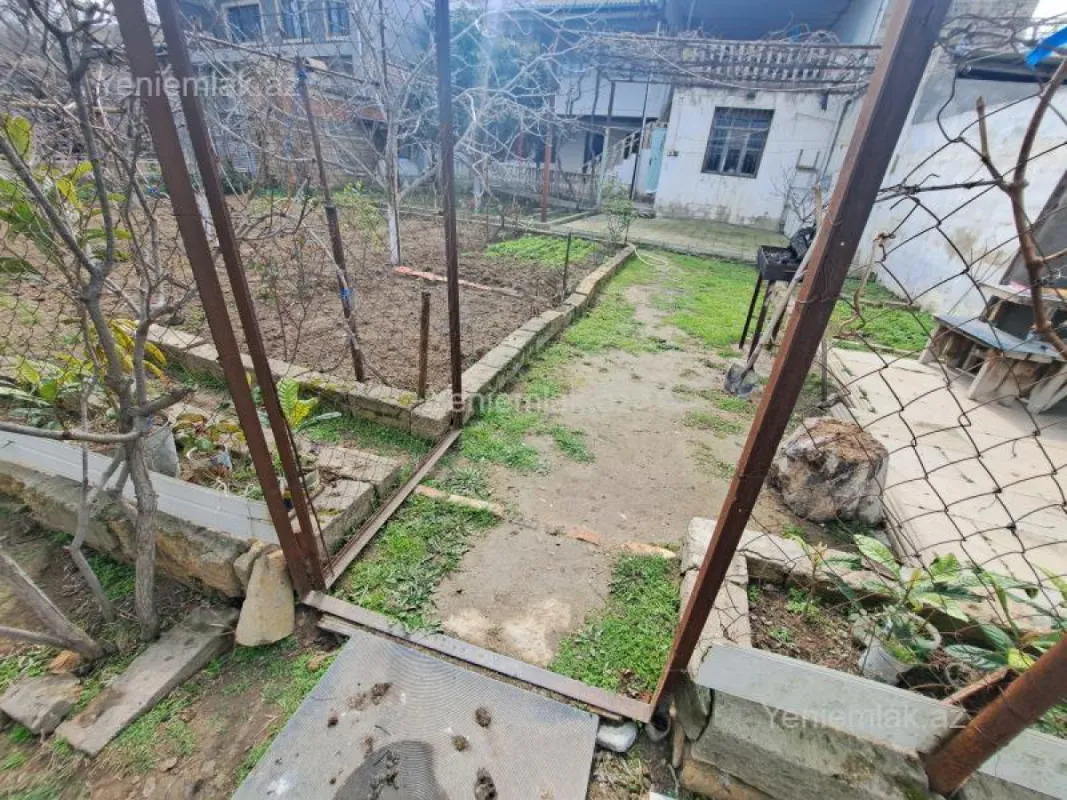 Satılır 5 otaqlı həyət evi 180 m²