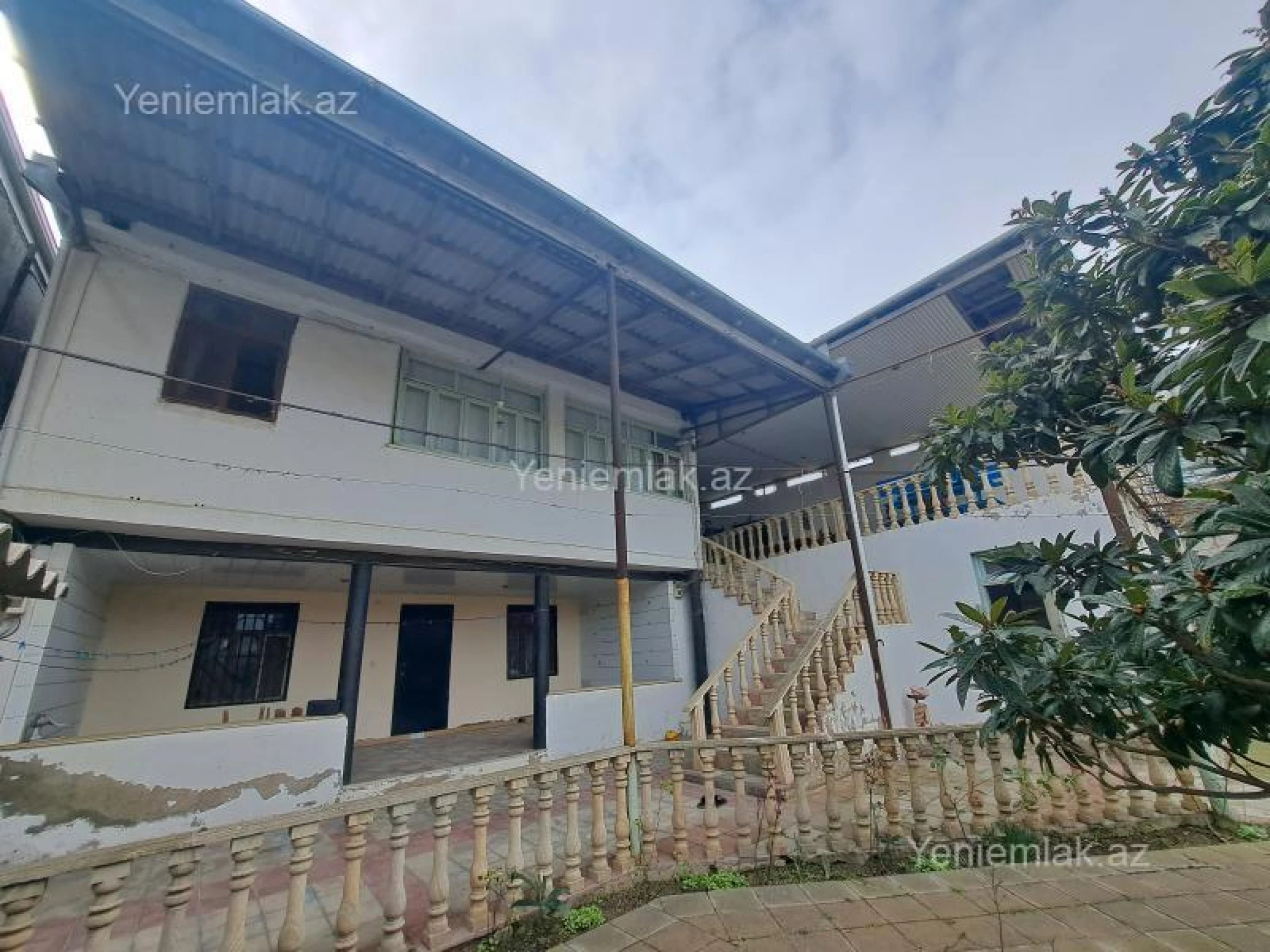Satılır 5 otaqlı həyət evi 180 m²
