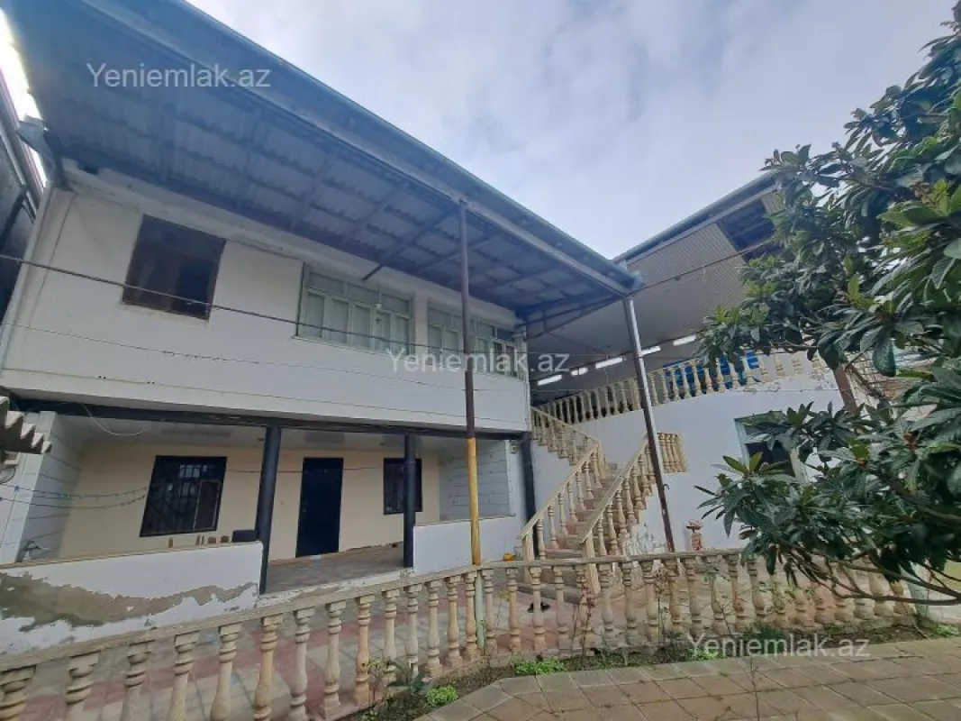 Satılır 5 otaqlı həyət evi 180 m²