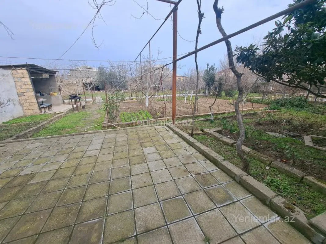 Satılır 5 otaqlı həyət evi 180 m²