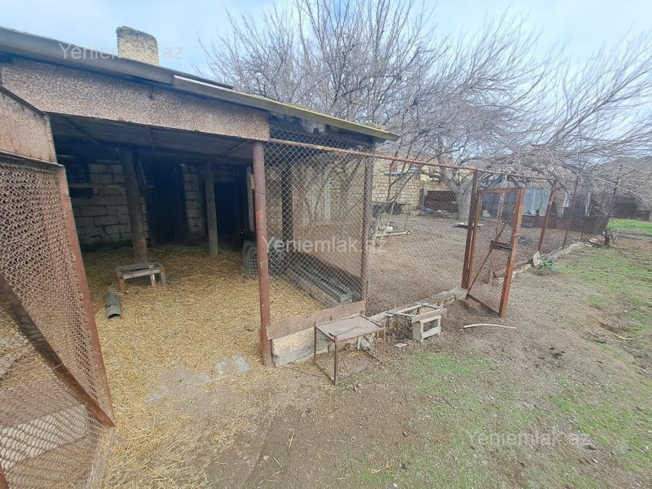 Satılır 5 otaqlı həyət evi 180 m²