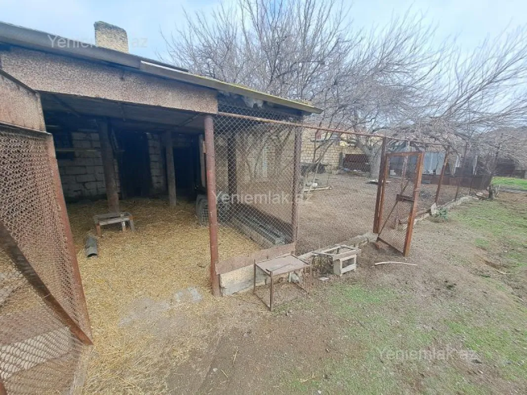 Satılır 5 otaqlı həyət evi 180 m²
