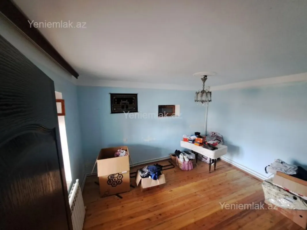 Satılır 5 otaqlı həyət evi 180 m²