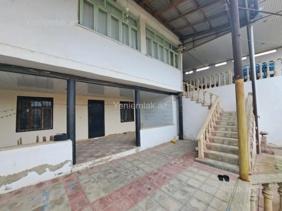 Satılır 5 otaqlı həyət evi 180 m²