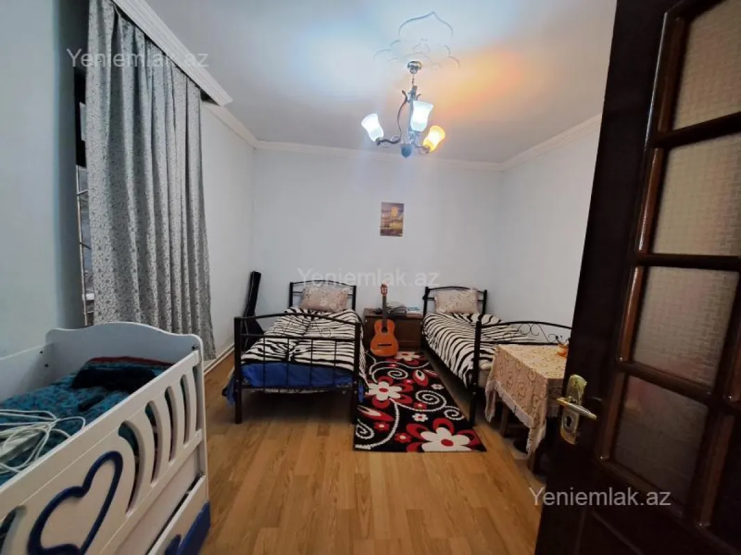 Satılır 5 otaqlı həyət evi 180 m²