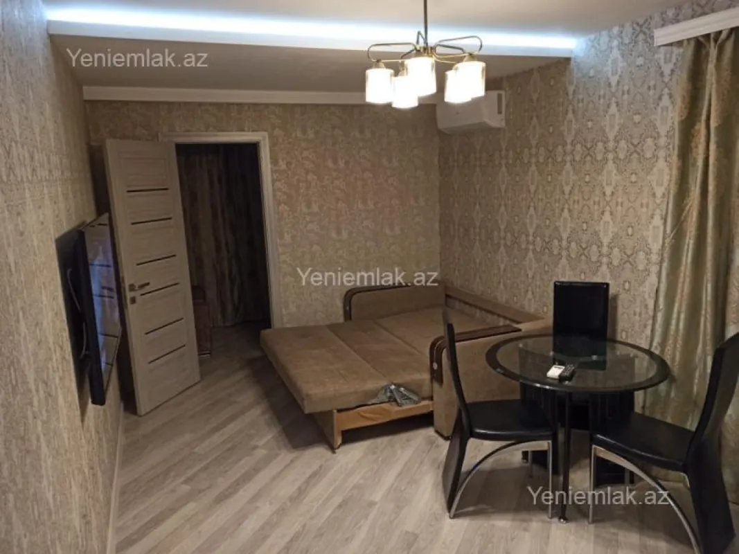 Satılır 1 otaqlı köhnə tikili 45 m²