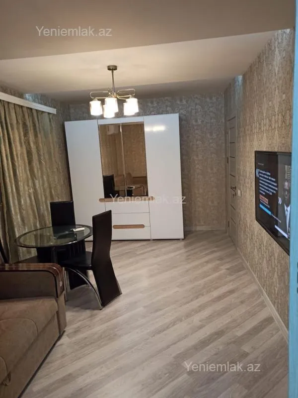 Satılır 1 otaqlı köhnə tikili 45 m²
